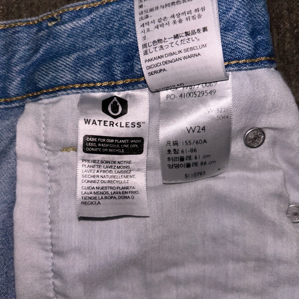 Levi's Ribcage Shorts - Picture 3 of 3